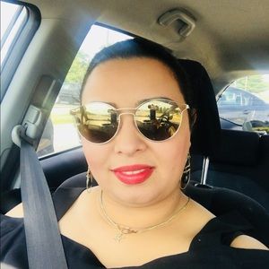 Meet your Posher, Zineb